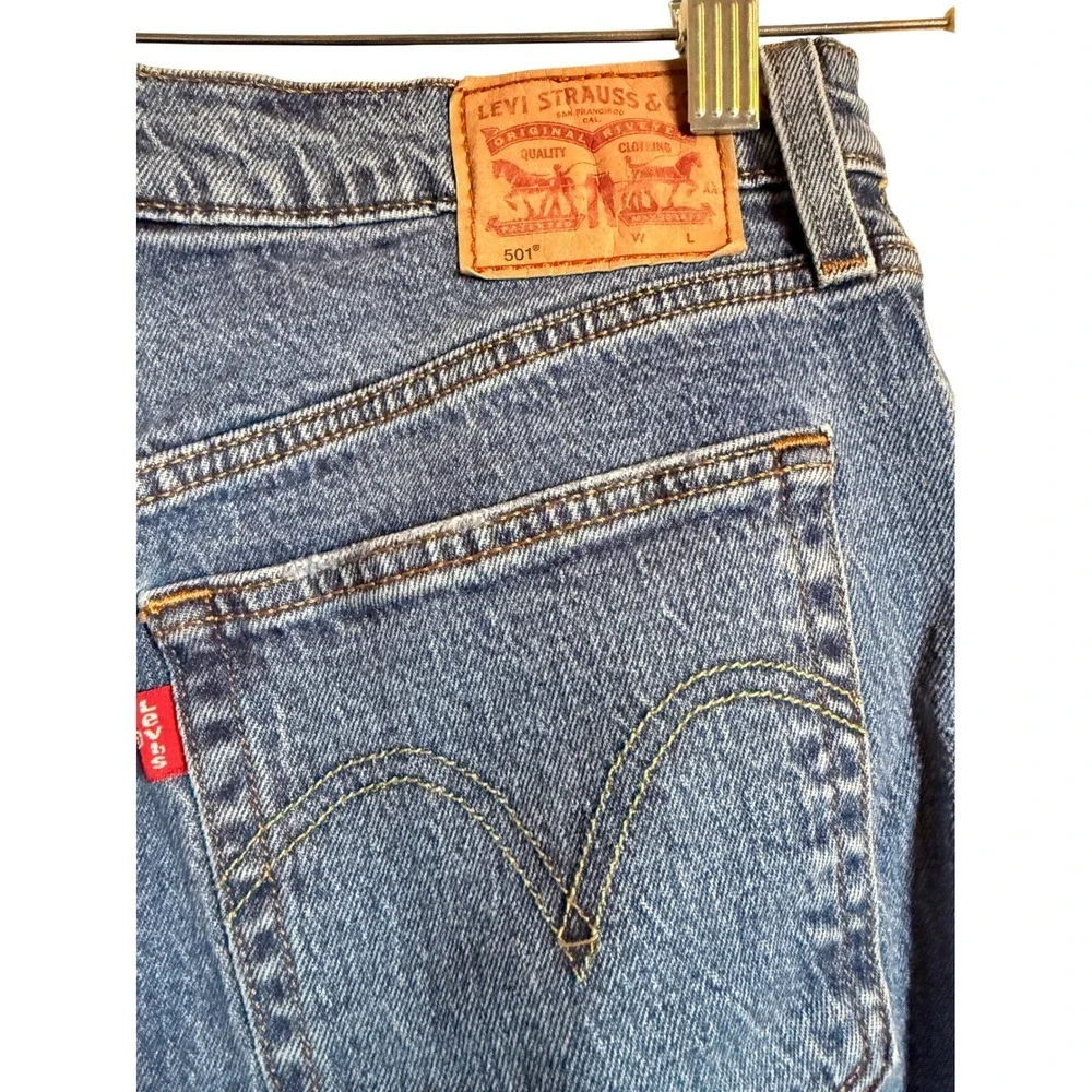 Vintage Y2K Levi's 501 Jeans W30 L32 Medium Wash‎ Straight Leg Casual Normcore